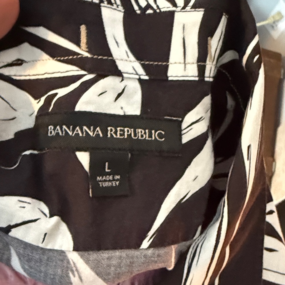 Banana Republic Black and White Leaf Print Shirt - Picture 4 of 5